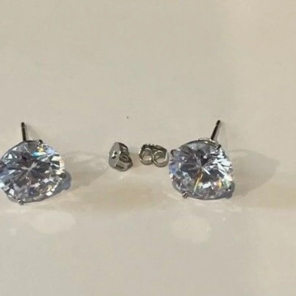 14k White Gold Round Diamond Earrings